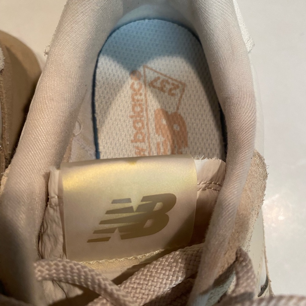 NEW BALANCE NB 237 Womens Sz 7 Beige White Athletic Textured Shoes Sneakers EUC - Picture 10 of 16